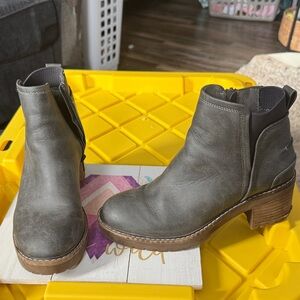 Gray Ankle Boots - small call outs